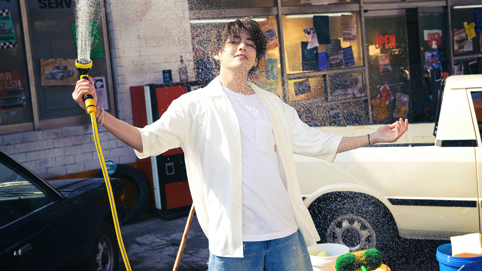 BTS Tae Hyung Car Wash Wallpaper