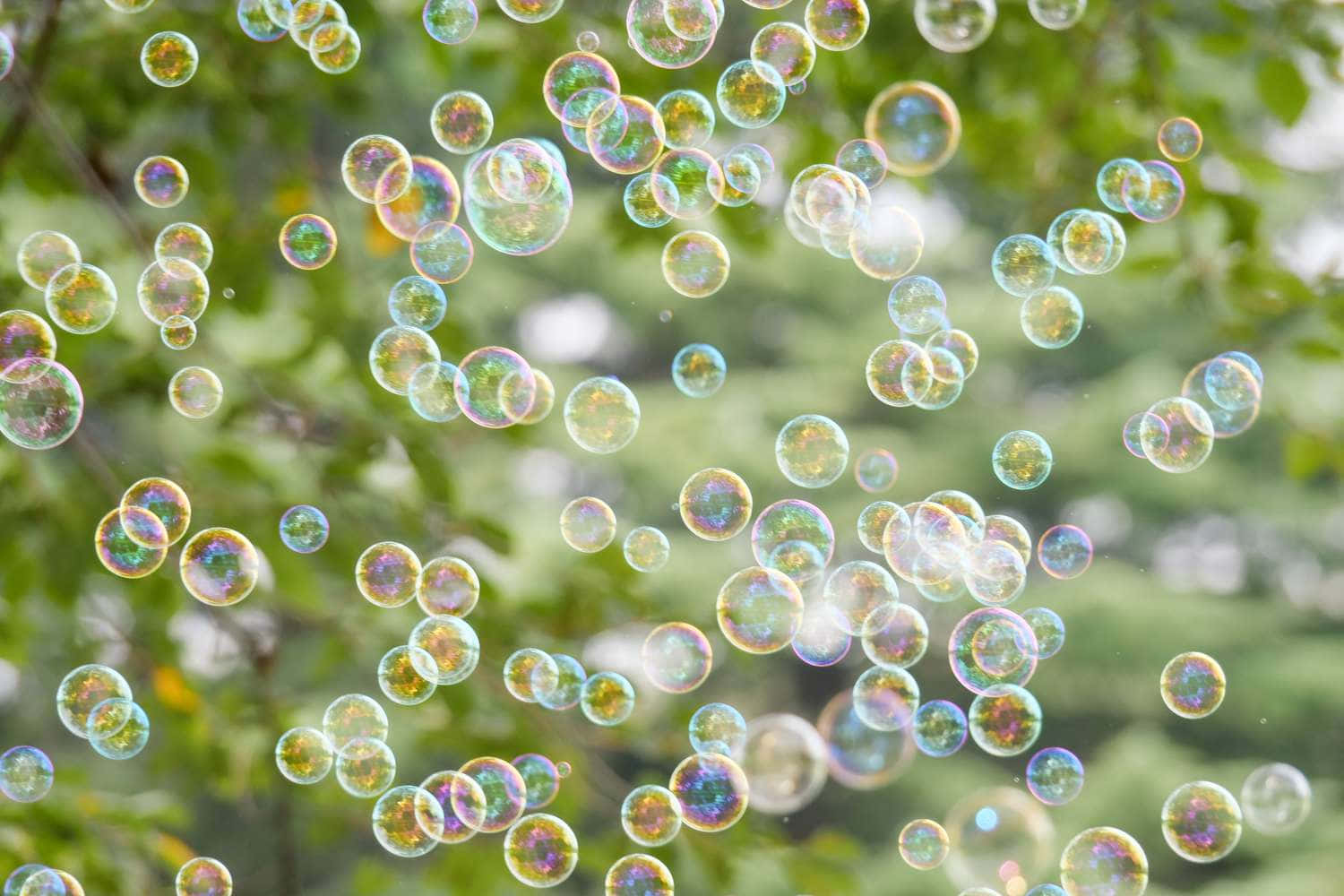 Tvålbubblorsom Flyter I Luften.