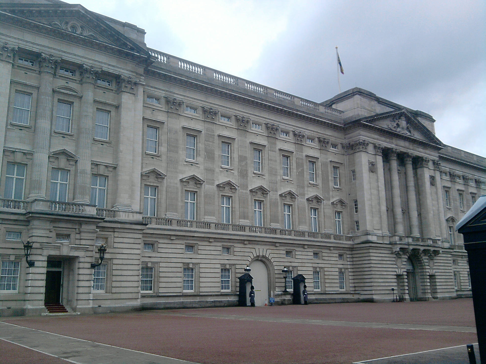 Buckingham Palace Exterior Wallpaper