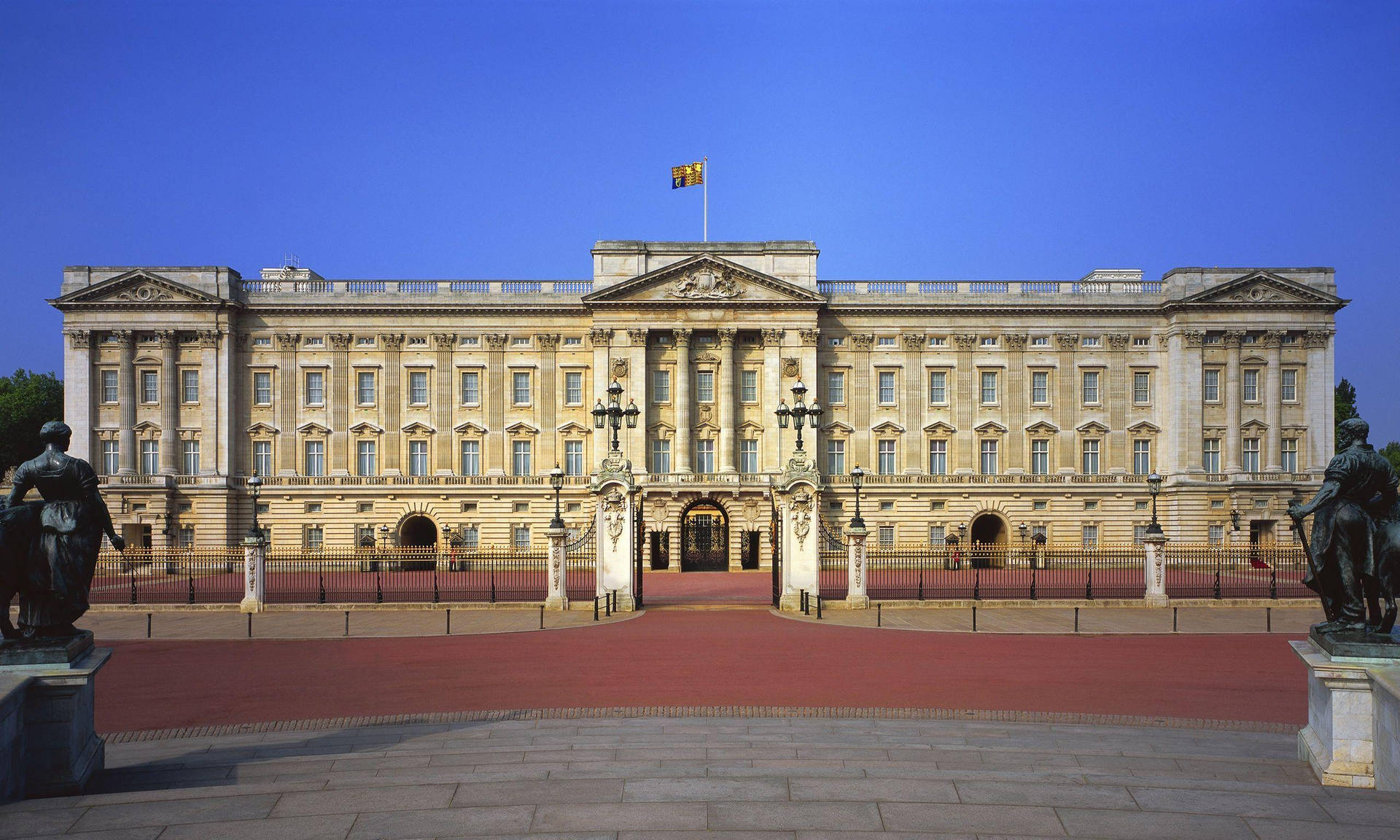 Buckingham Palace Flag Picture