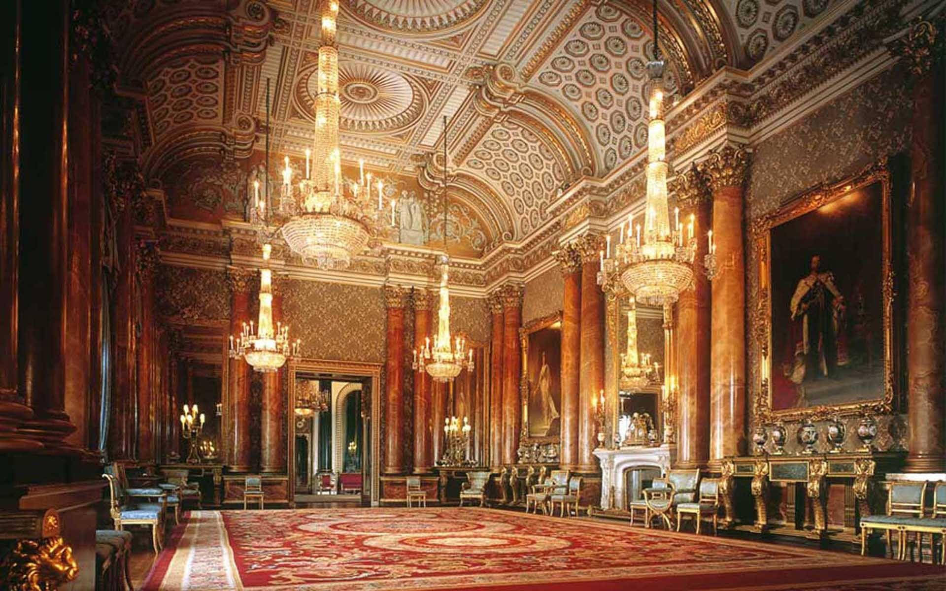 Buckingham Palace Hallway Wallpaper