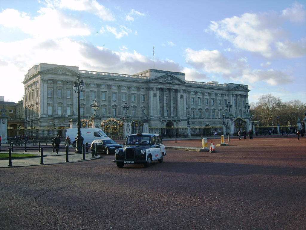 Buckingham Palace Inner Entrance Wallpaper