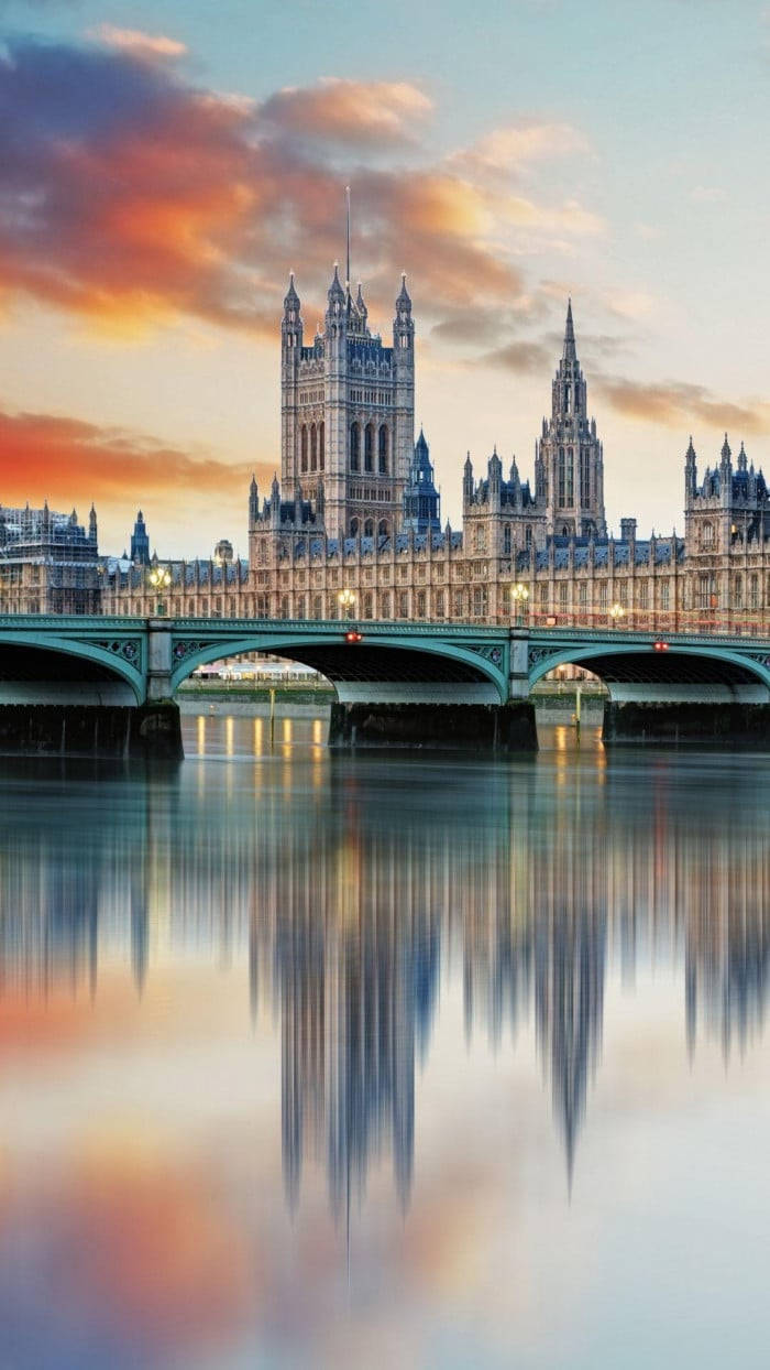 Buckingham Palace River Wallpaper