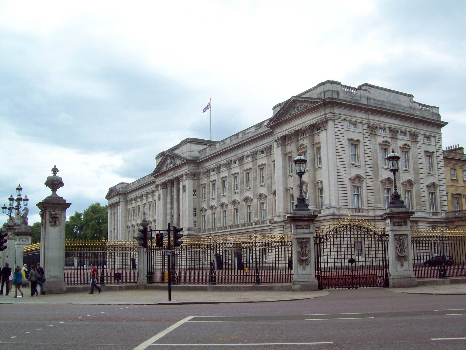 Buckingham Palace Side Picture