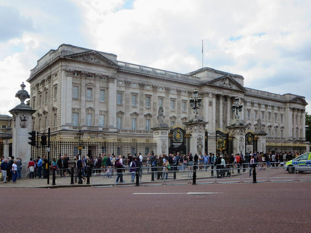 Buckingham Palace Tourists Picture