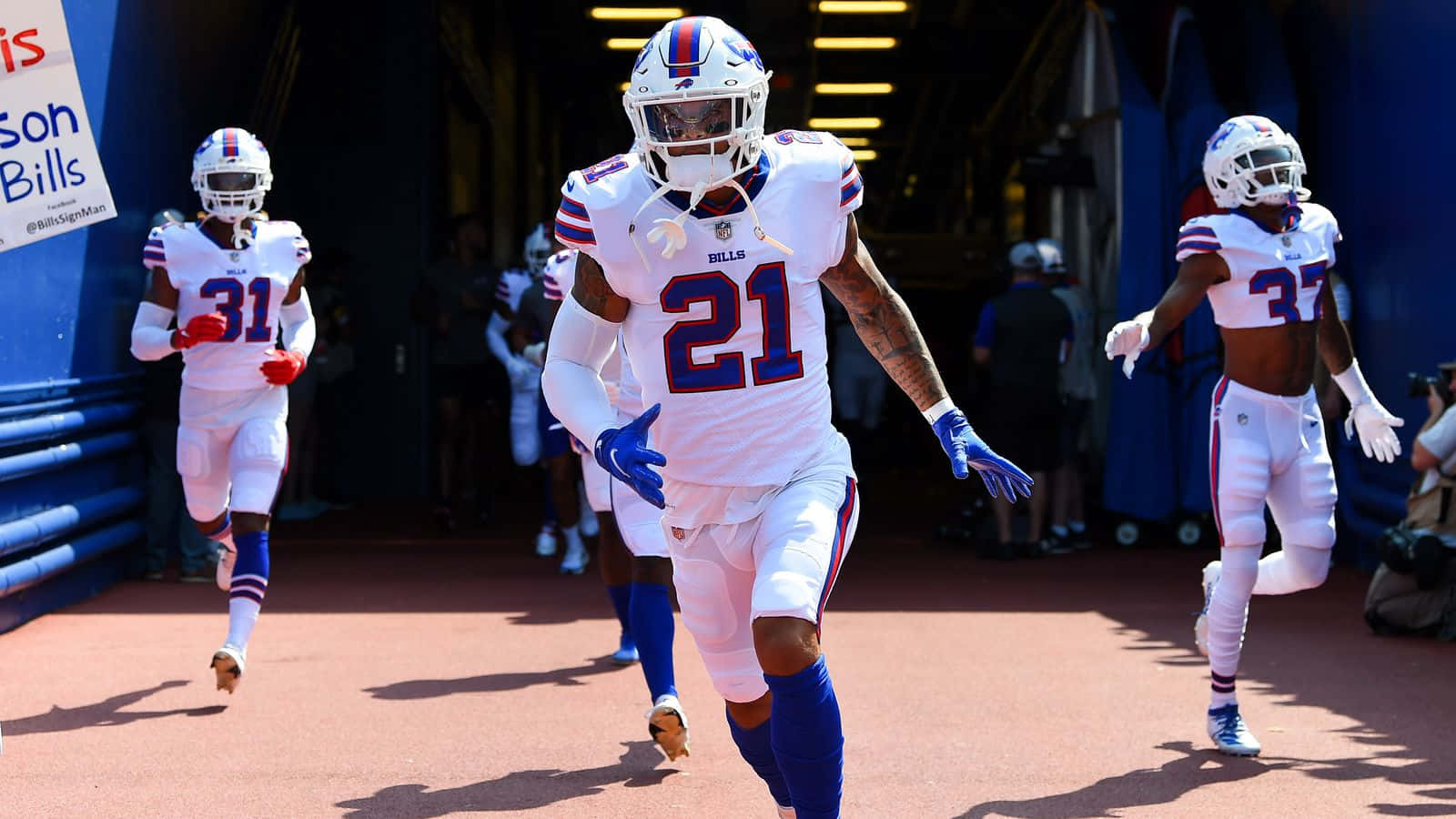 Buffalo Bills Players Entering Stadium Wallpaper