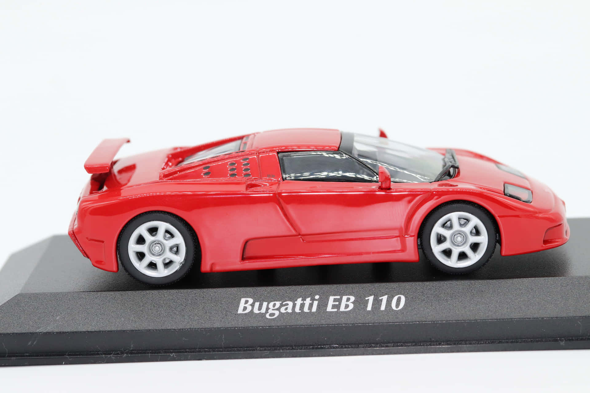 Exquisite Bugatti EB110 in its full glory Wallpaper