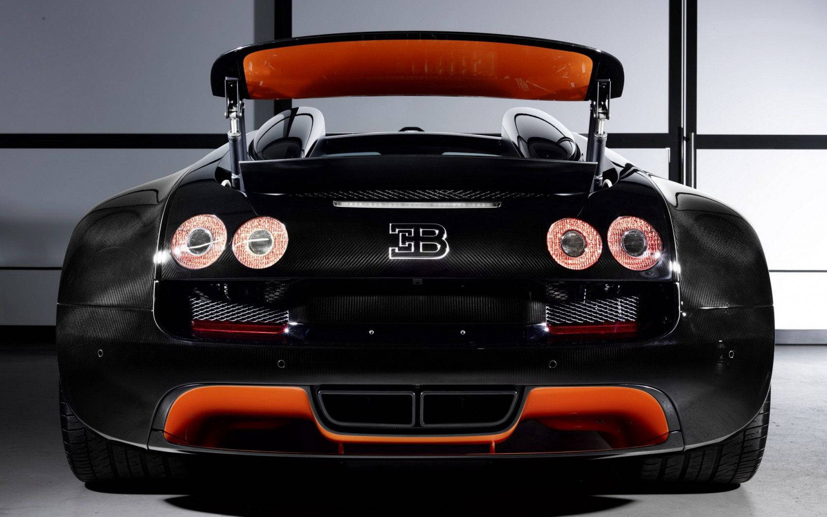 Bugatti Veyron Rear End Wallpaper