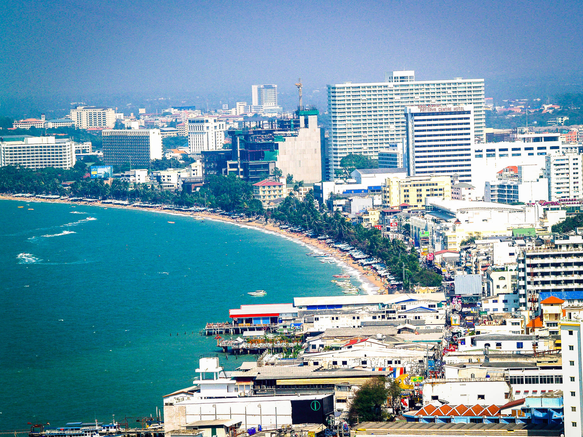 Edificinella Città Di Pattaya Vicino All'oceano Sfondo