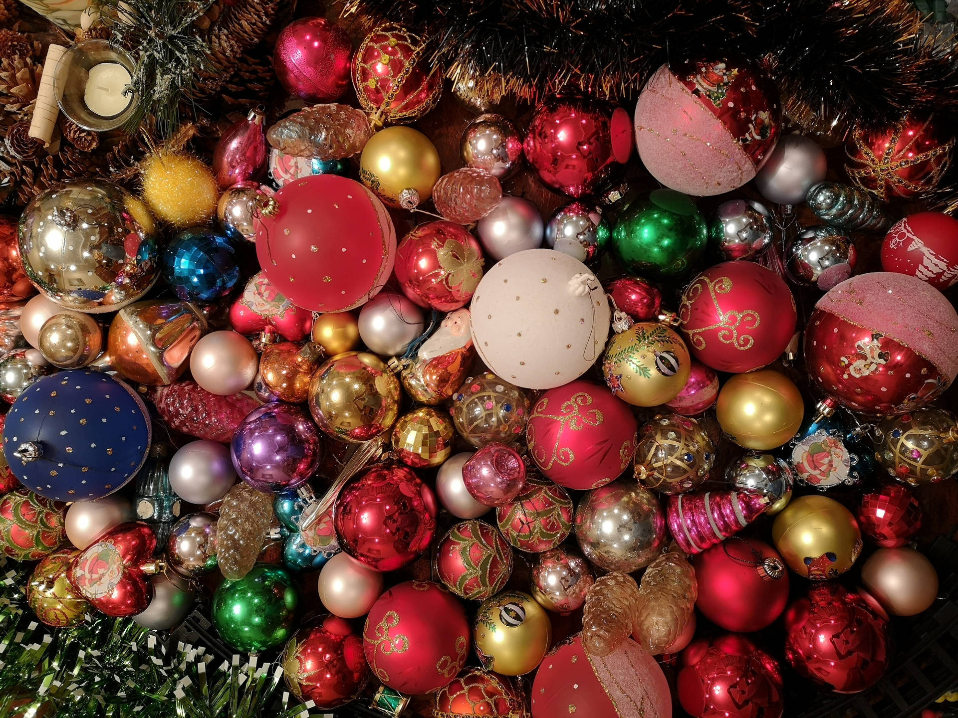 Bunch Of Colorful Christmas Balls Wallpaper