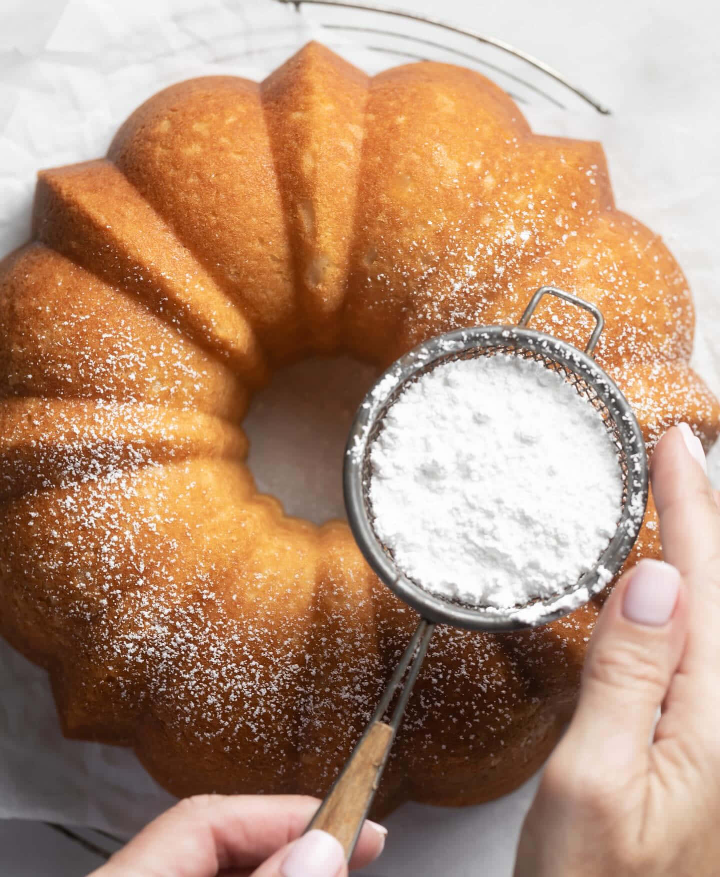 Bundt Cake Dusting Sugar Wallpaper