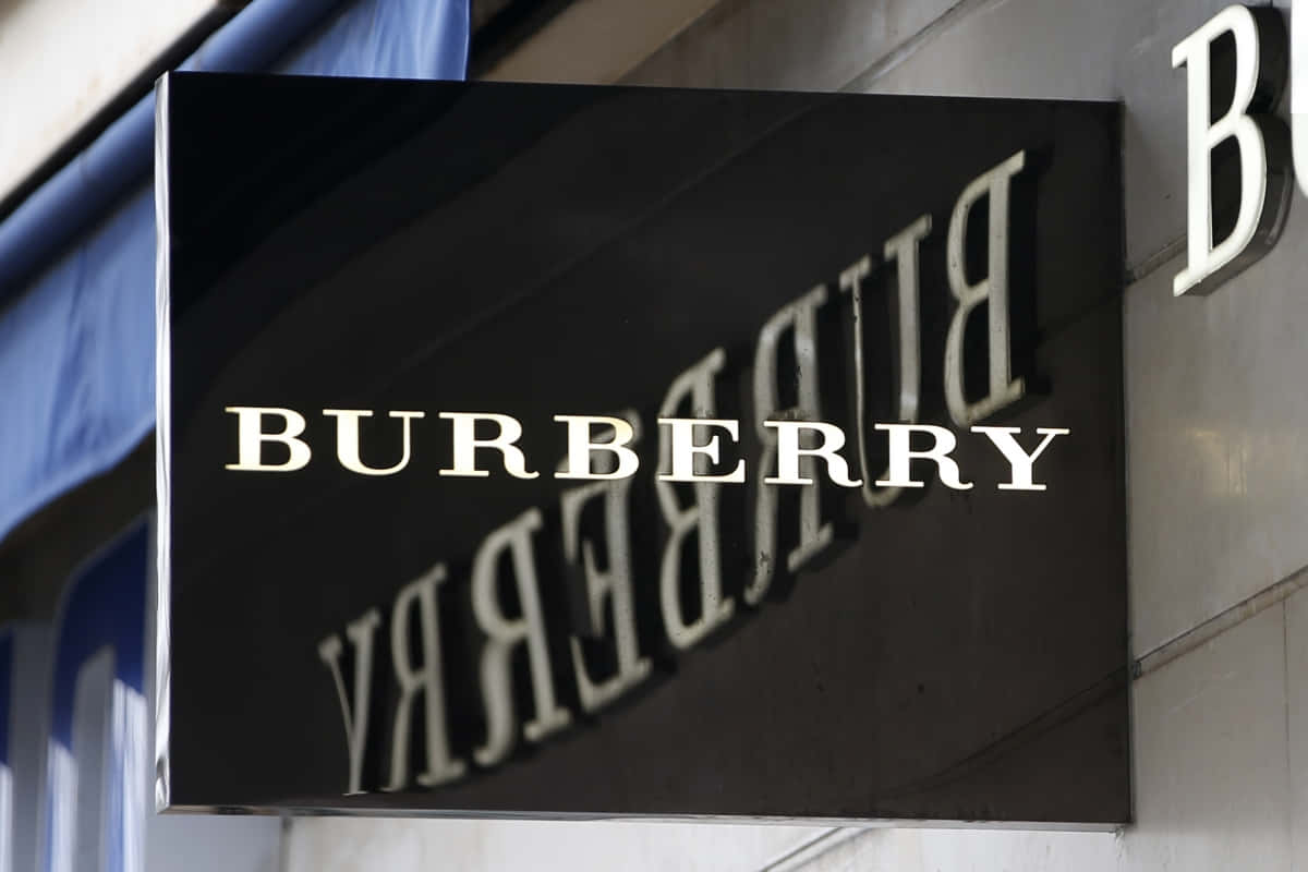 Lostile Classico Di Burberry Si Reinventa Nel Xxi Secolo