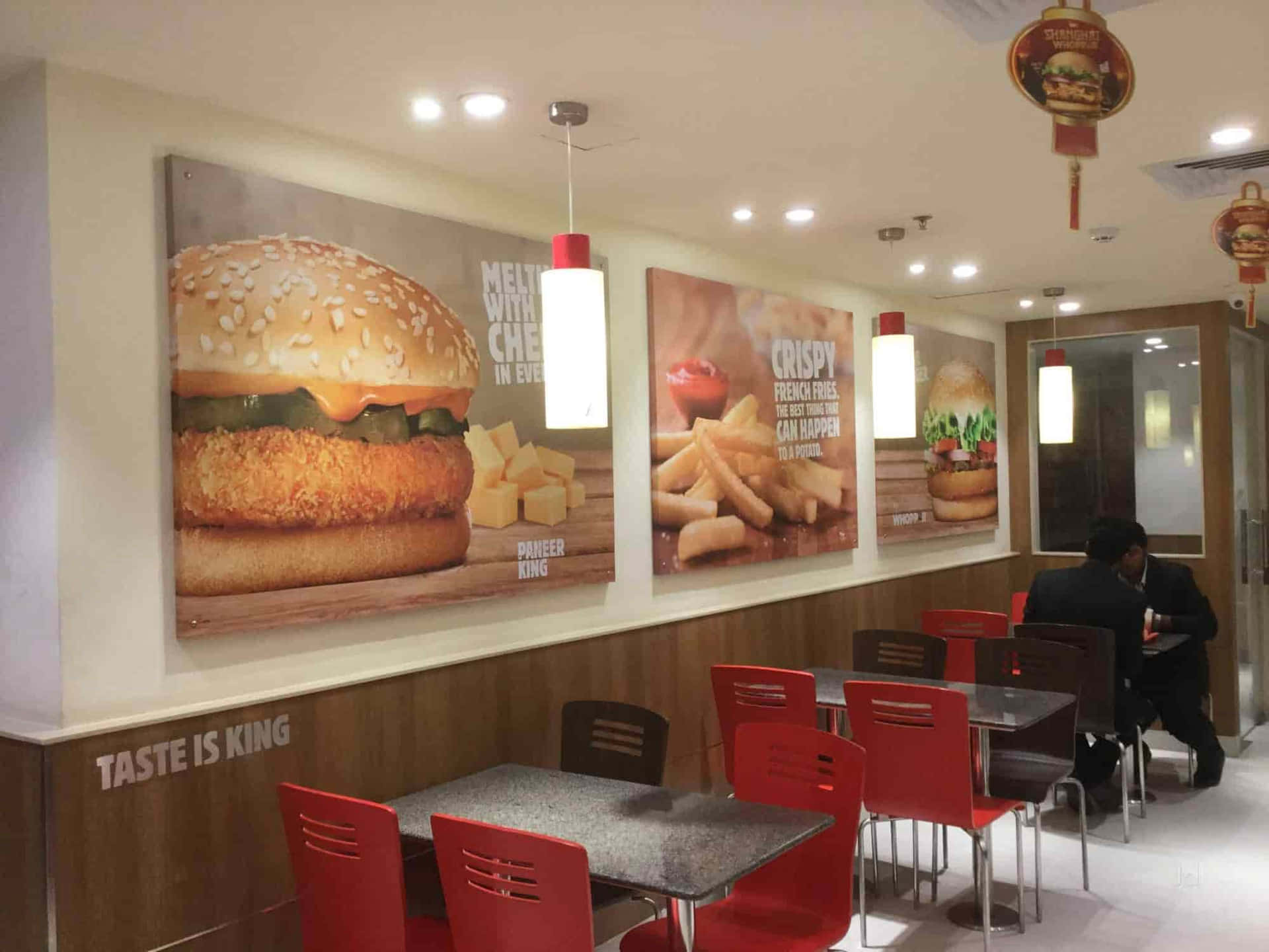 Denkså Friskheden Og Smagen Af Tilfredshed Med Burger King.
