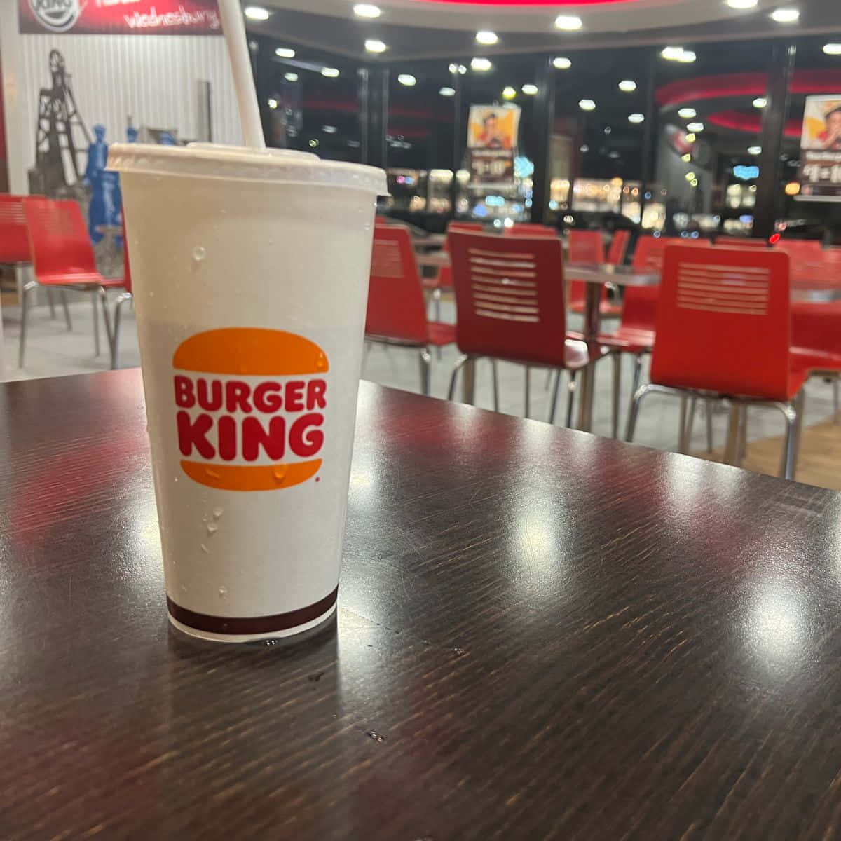 Desfrutedos Deliciosos Sabores De Um Lendário Whopper Do Burger King.