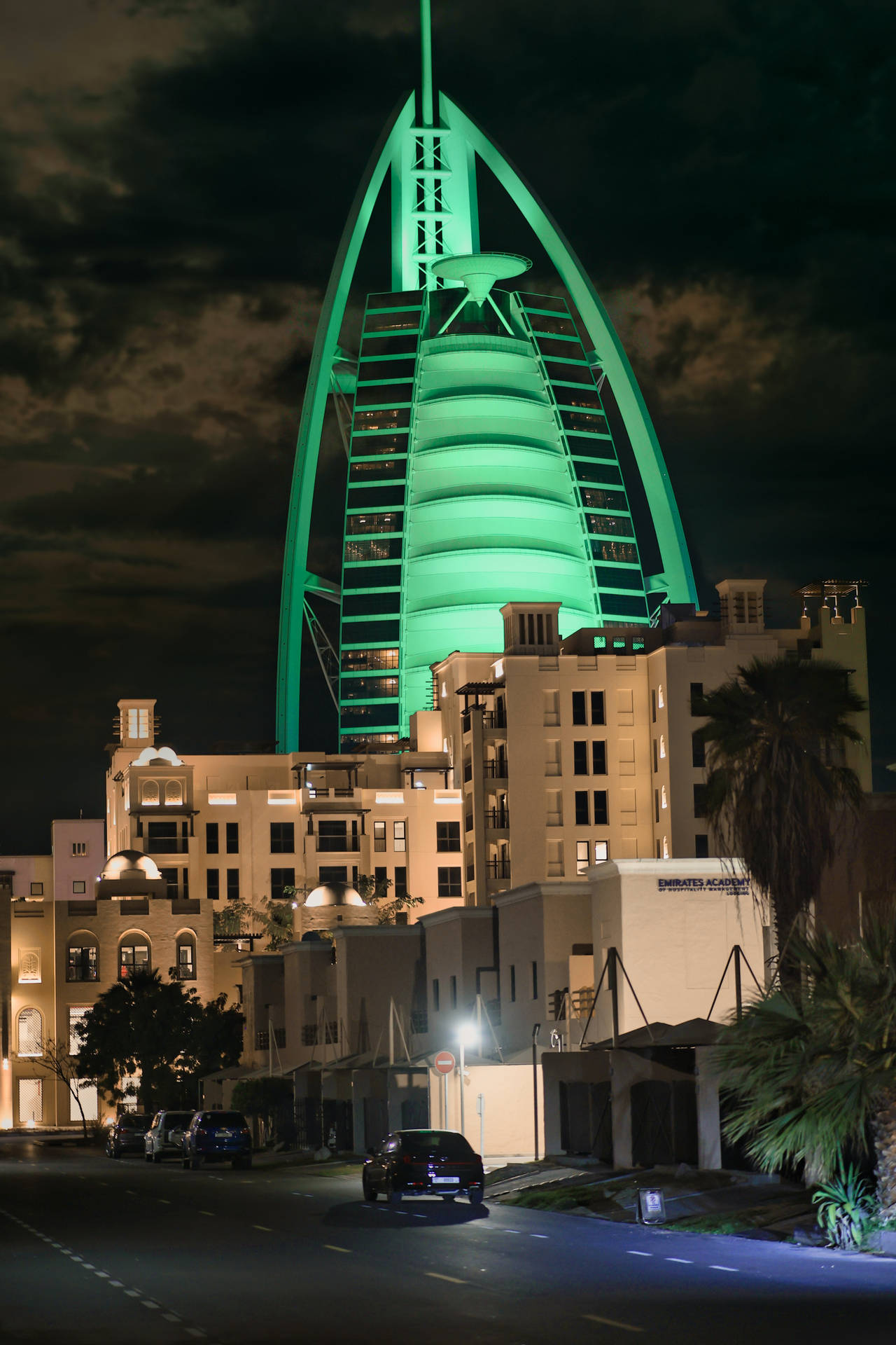 Burjal Arab Grön Ljus. Wallpaper