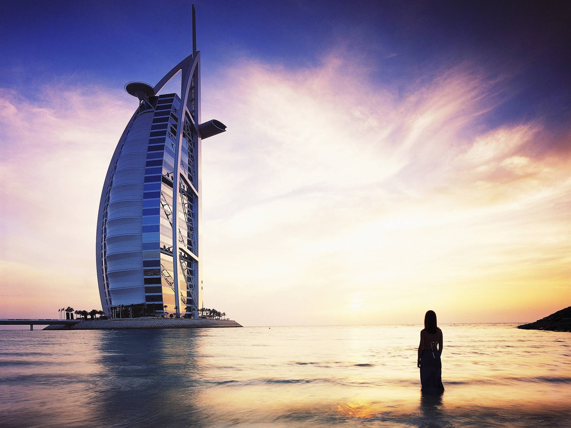 Silhouettedi Una Donna Con Il Burj Al Arab Sfondo