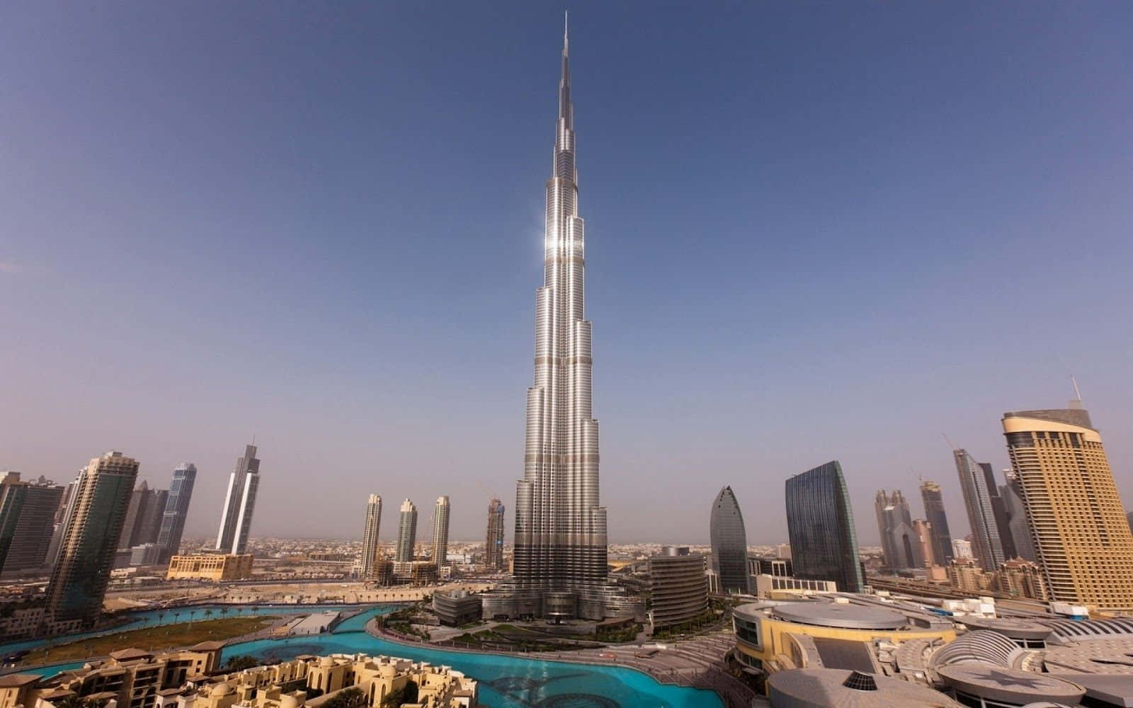 An awe-inspiring view of Burj Khalifa against the dramatic evening sky