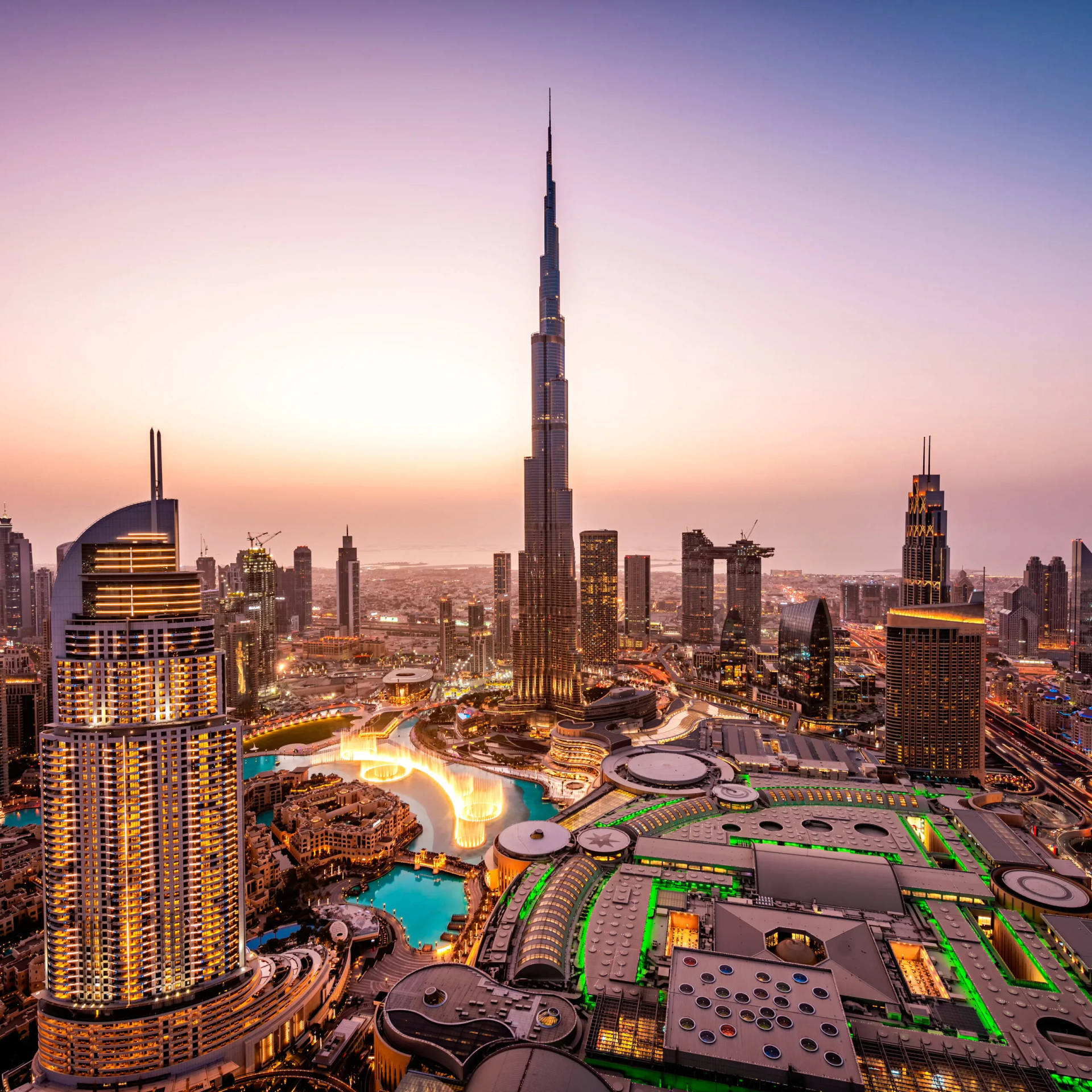 Burj Khalifa In The Uae Night Wallpaper