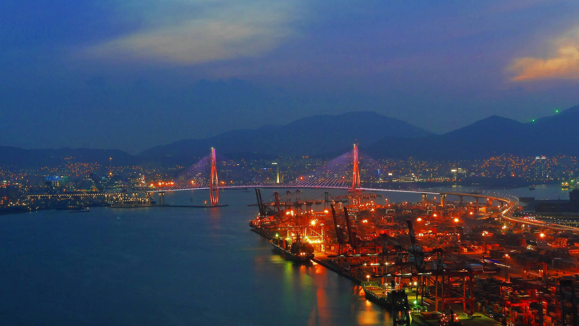 Tapetet af Busans havnefront: Nyd udsigten af ​​Busans havnefront. Wallpaper