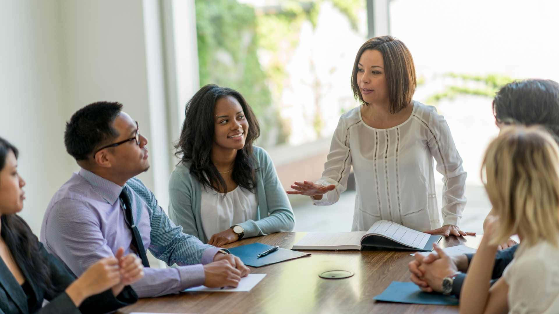 Zaken Team Vergadering Discussie Achtergrond