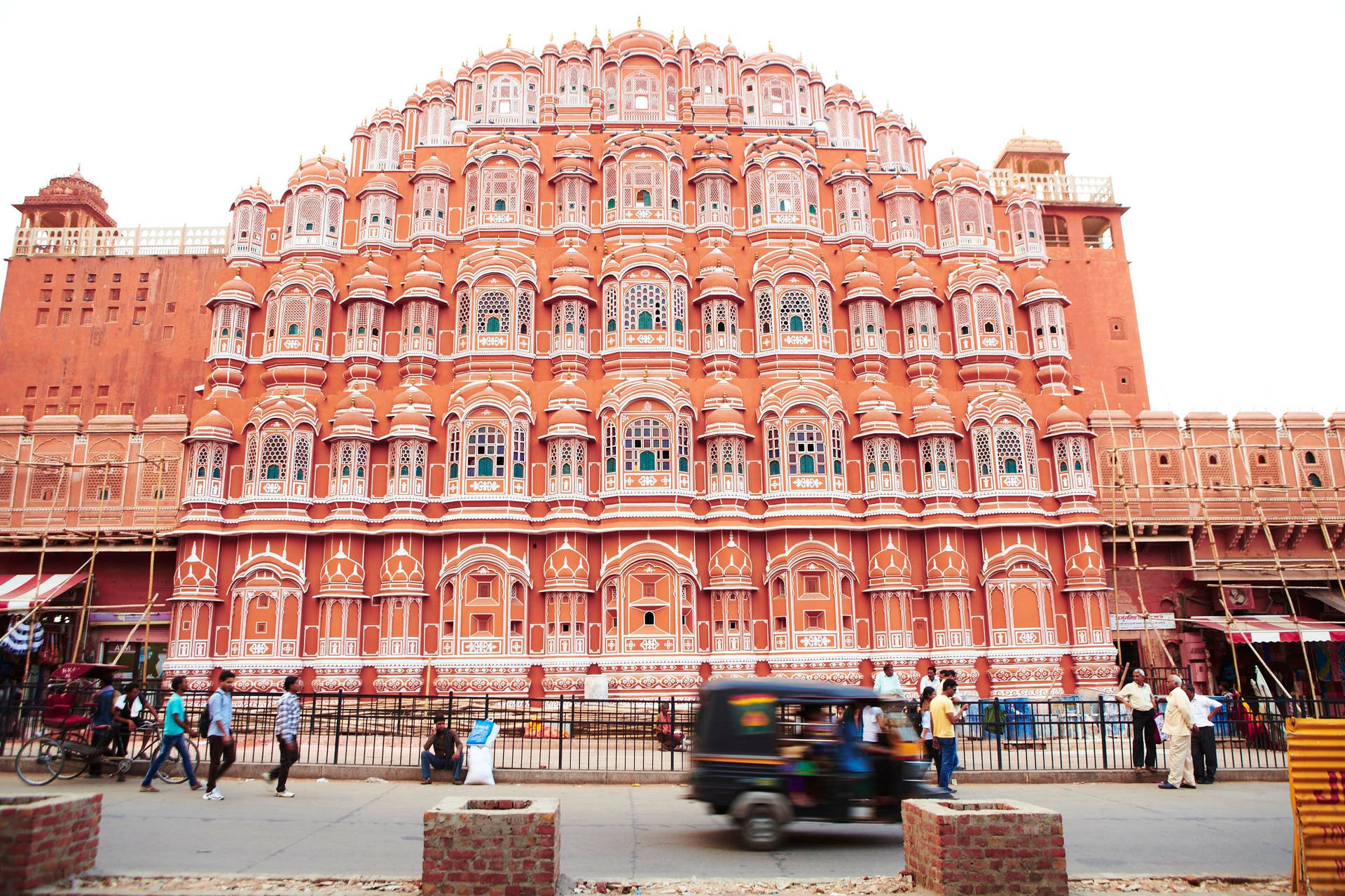 Busy Street Hawa Mahal Jaipur Picture