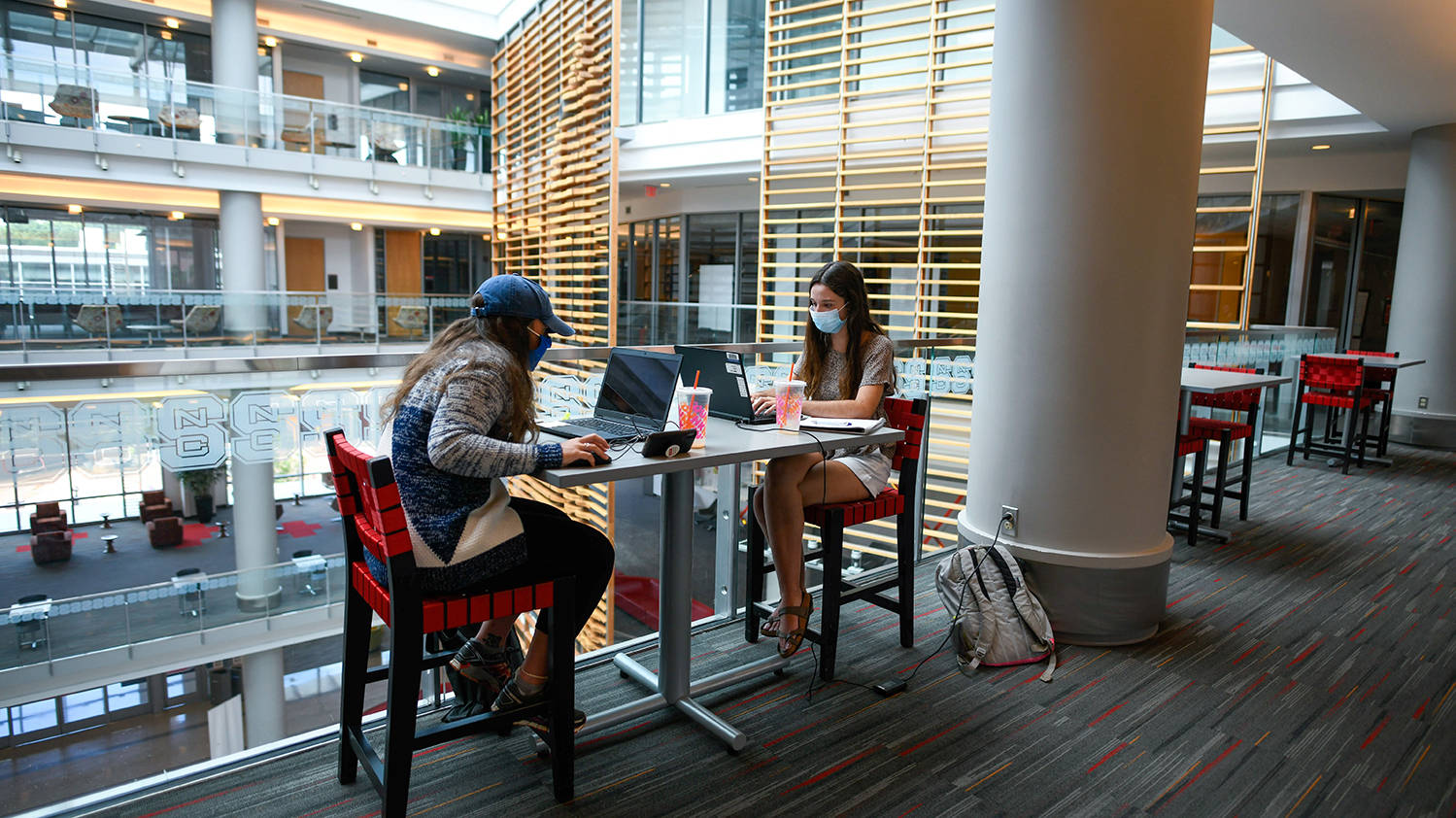 Busy Students In North Carolina State University Wallpaper