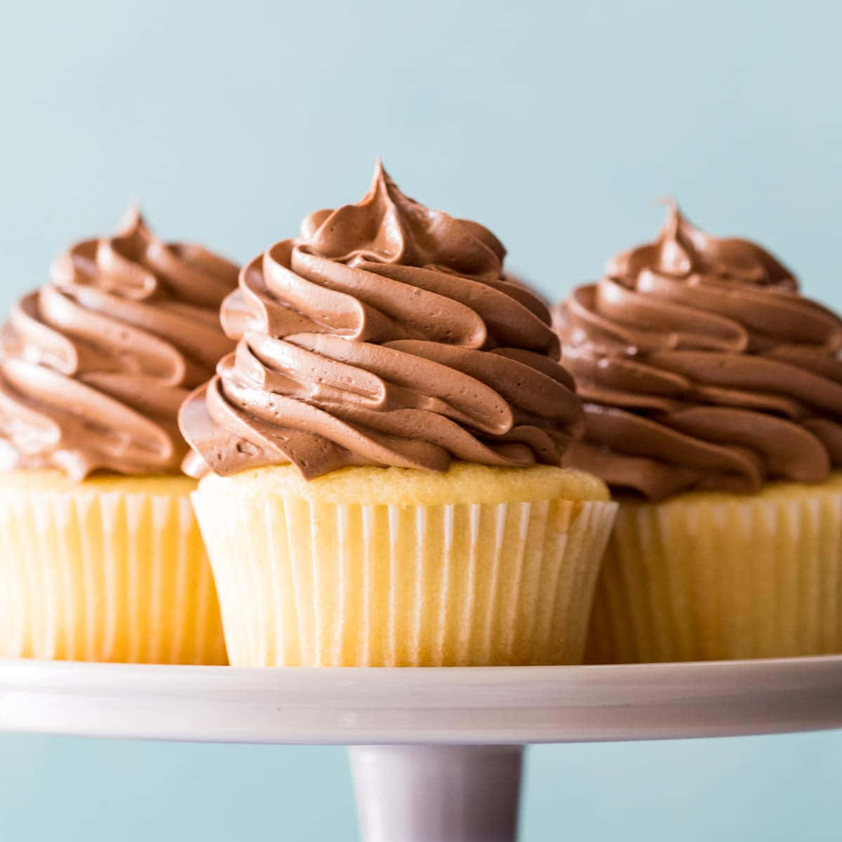 Delicious buttercream-infused cupcakes Wallpaper