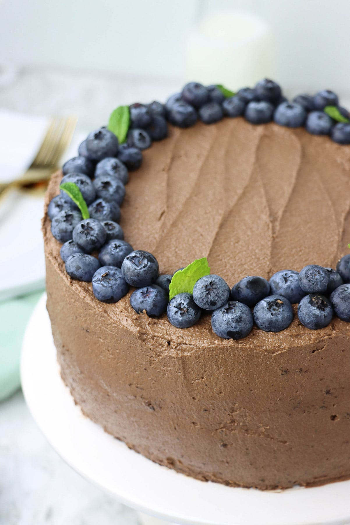 Buttercream Chocolate Cake With Blueberries Wallpaper