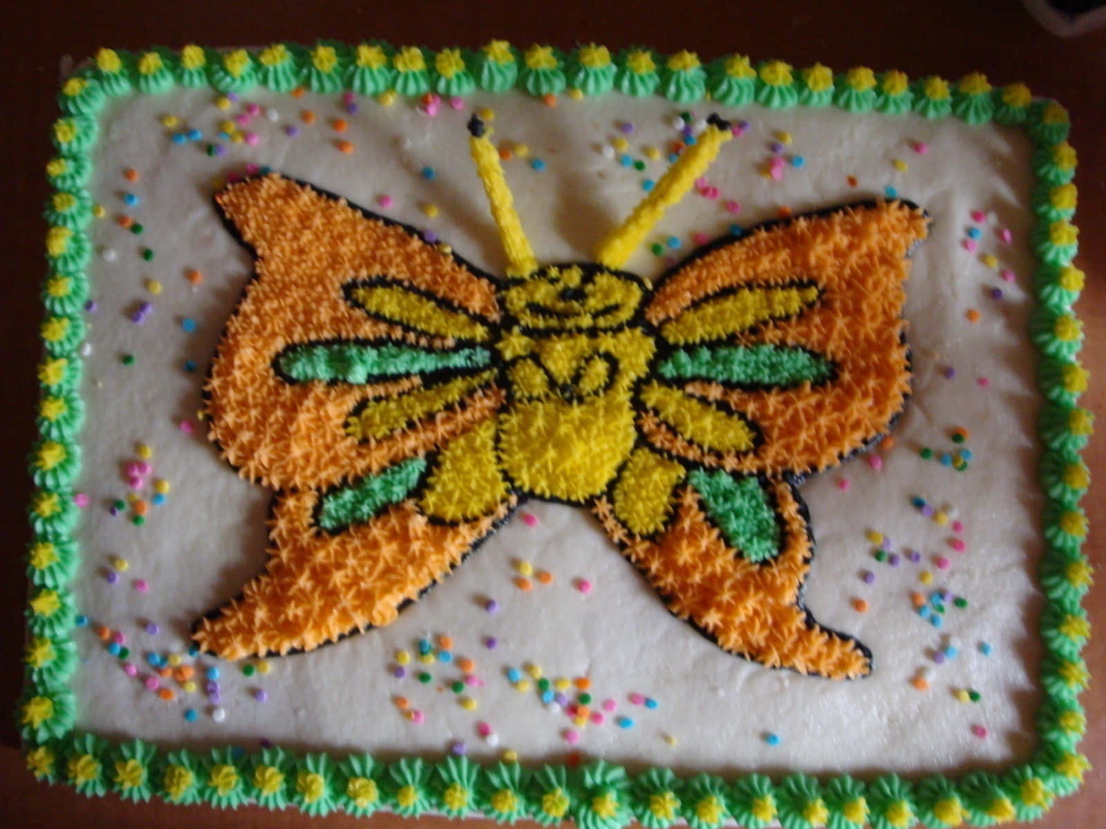 Celebrate in style with a beautiful butterfly cake! Wallpaper