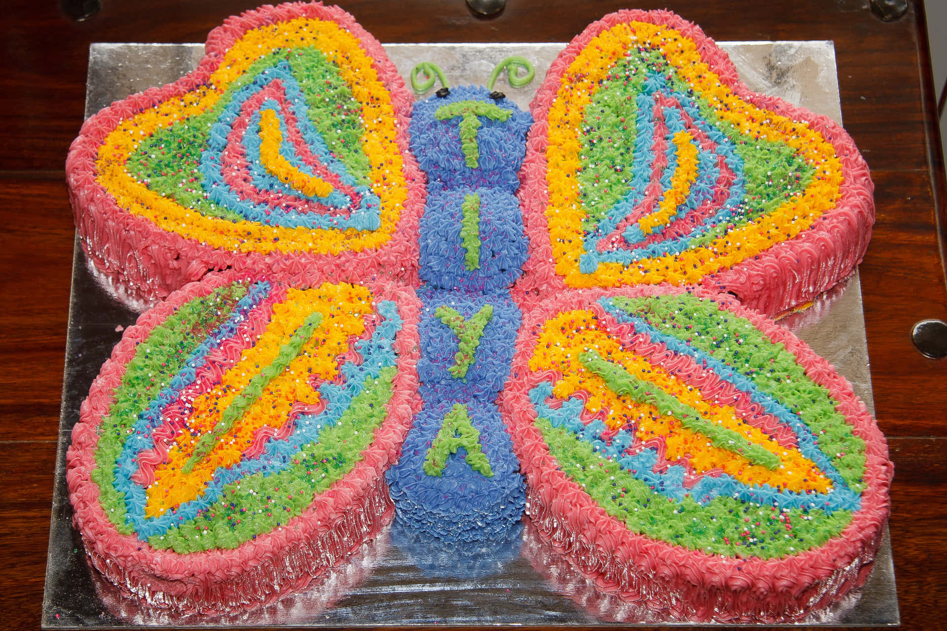 An elegant butterfly-themed cake design Wallpaper