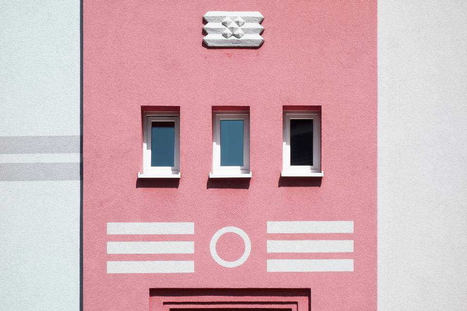 Bygning Facade Med Pink Wall Wallpaper