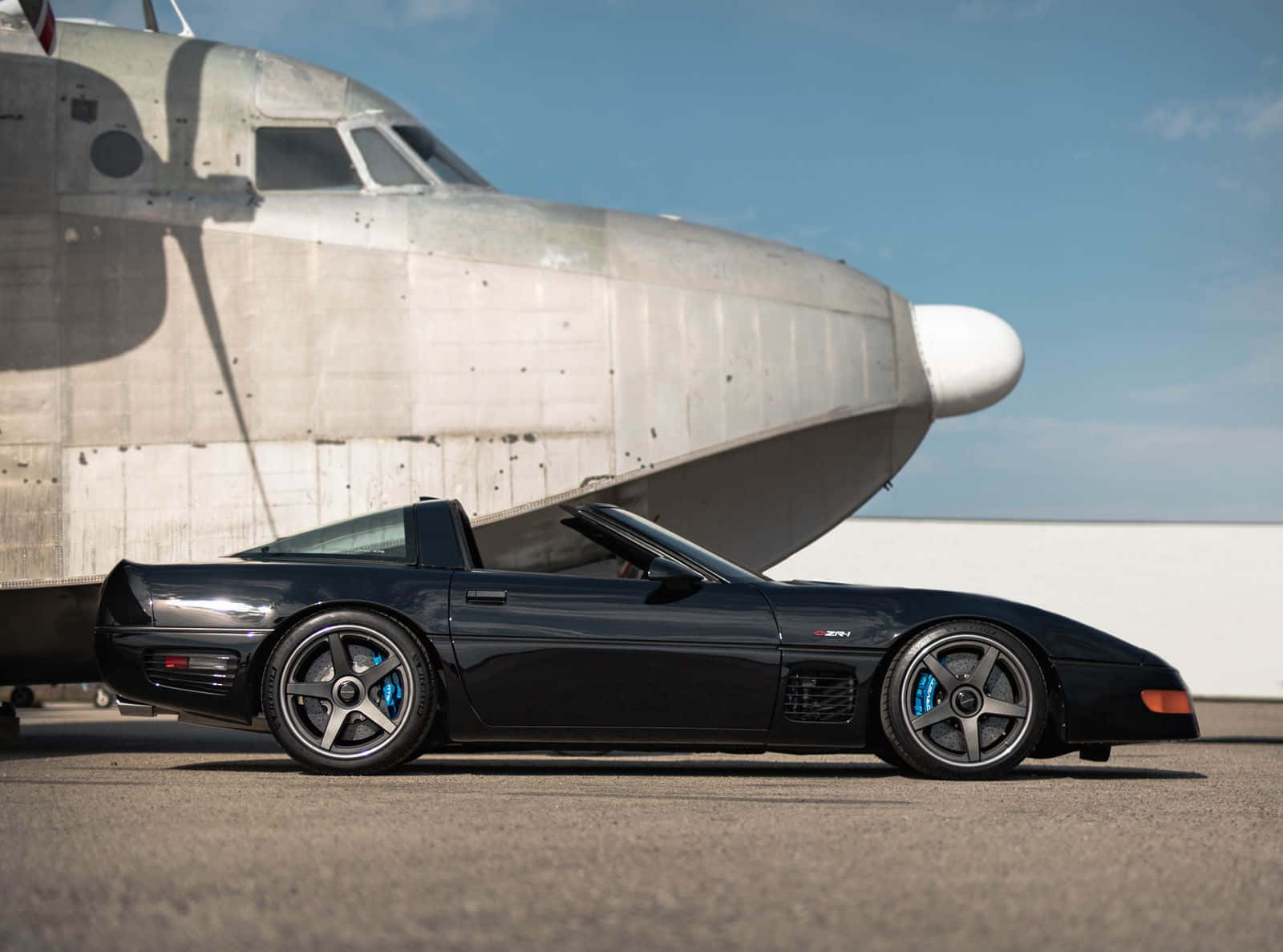 Enjoy the ultimate driving experience with a C4 Corvette