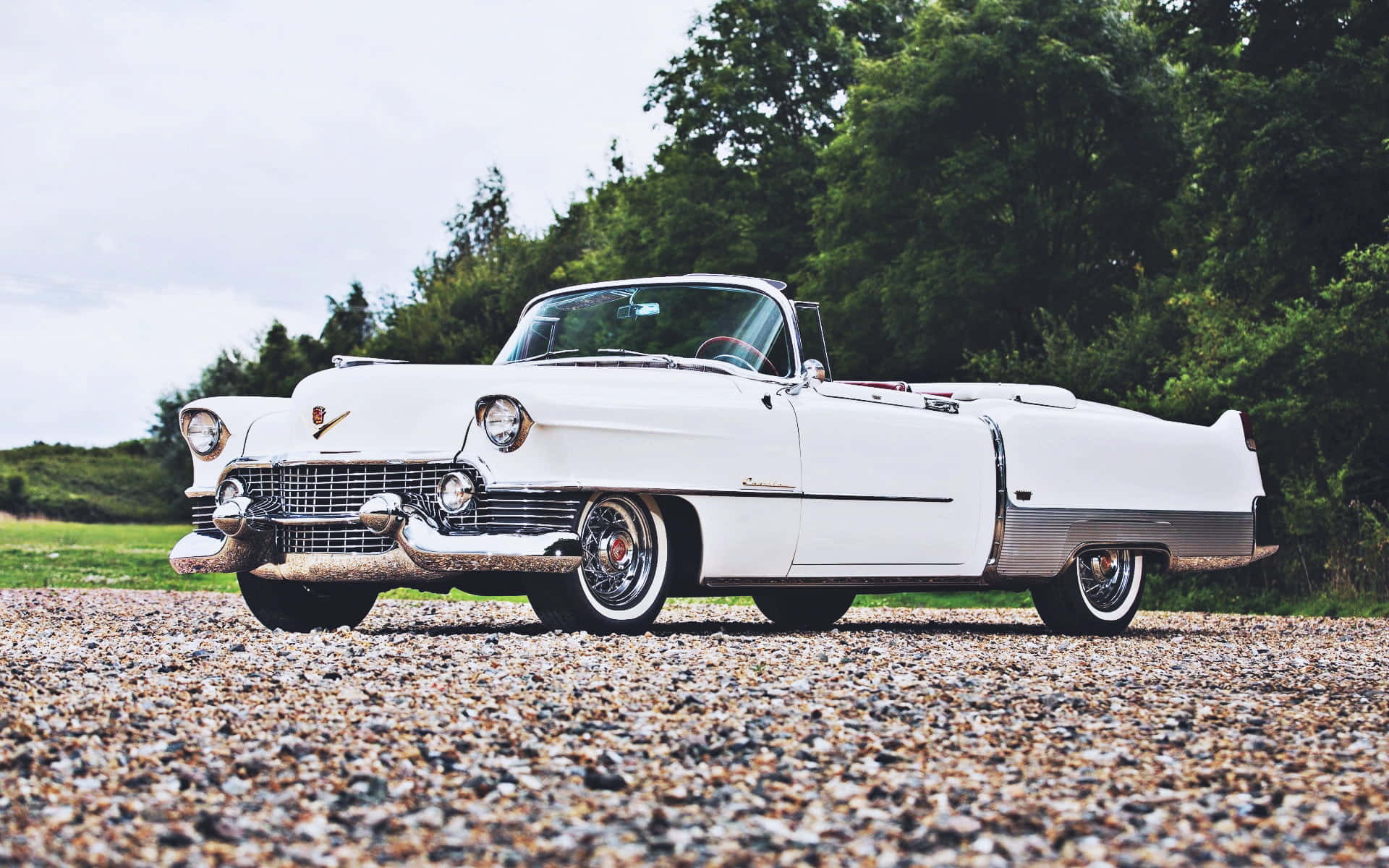 Clásicocadillac Eldorado Conduciendo Con Estilo. Fondo de pantalla