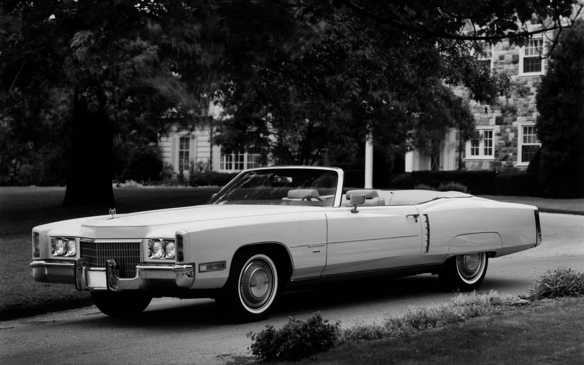 Klassisk Cadillac Eldorado På Veien Bakgrunnsbildet