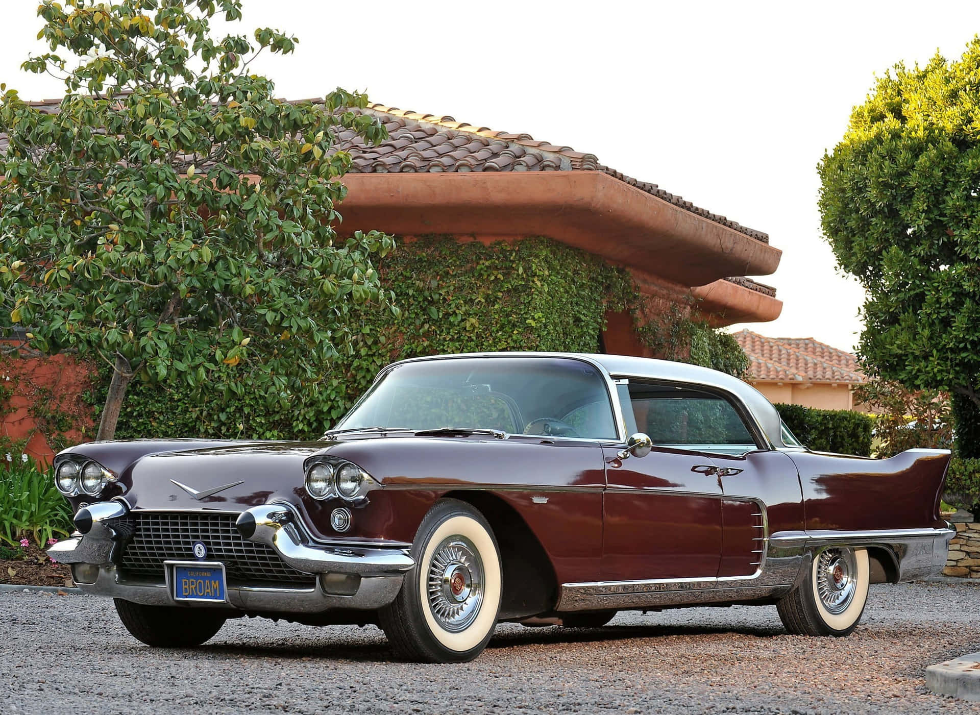 Impresionantecadillac Eldorado En Rojo Clásico. Fondo de pantalla