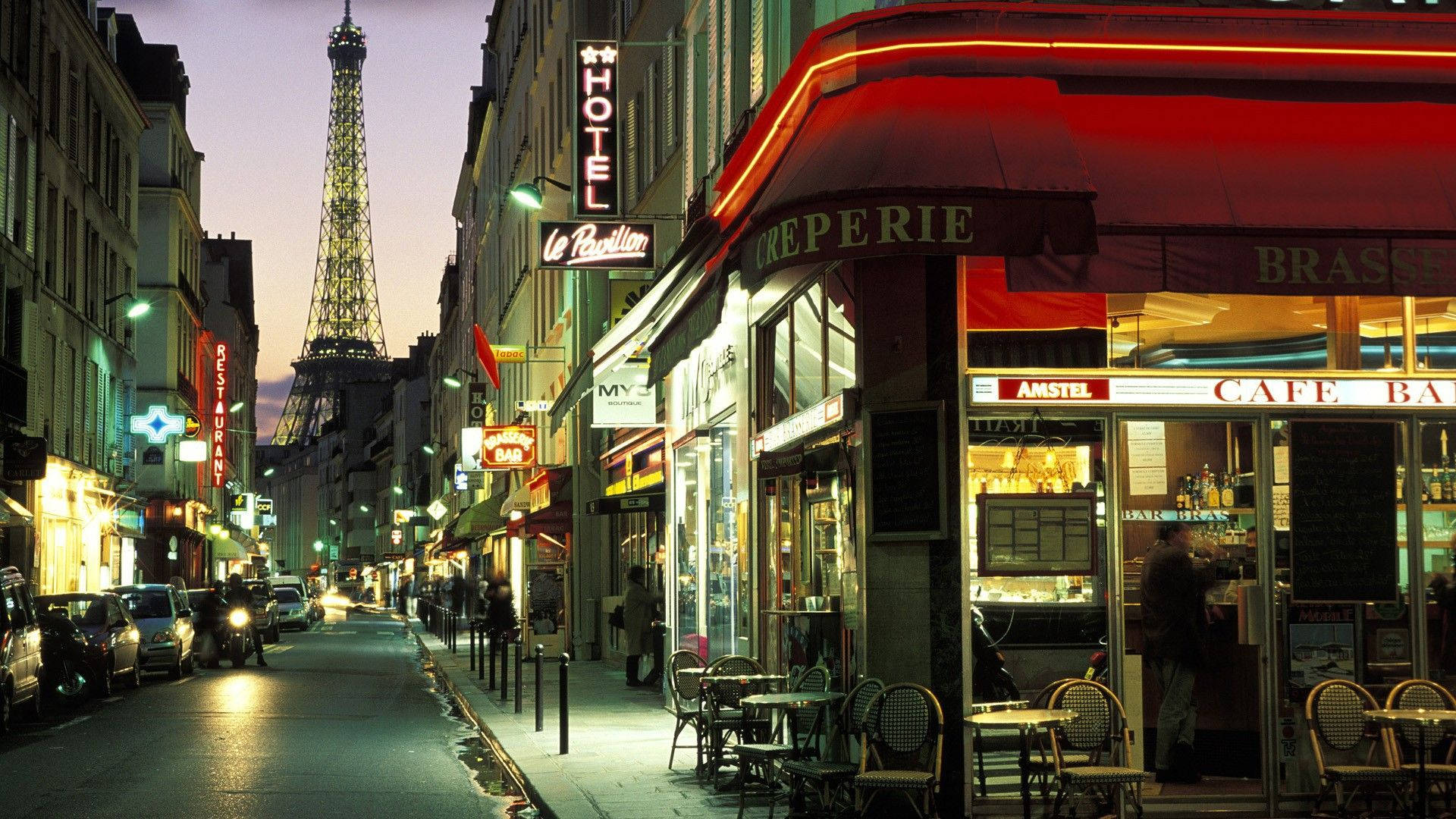Cafe In Paris With Eiffel Tower View Wallpaper