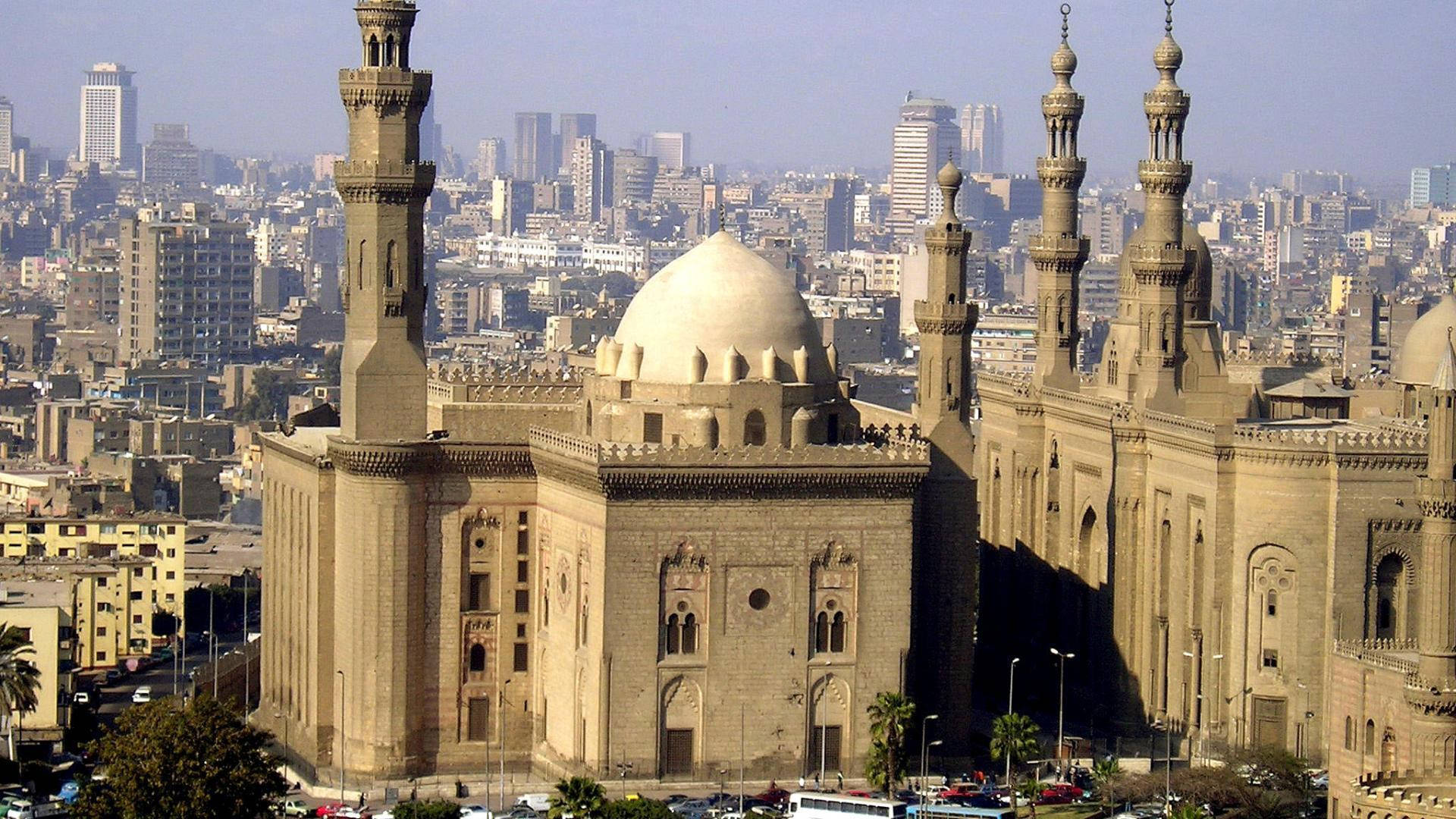 Mezquitaislámica Del Sultán Hassan En El Cairo. Fondo de pantalla