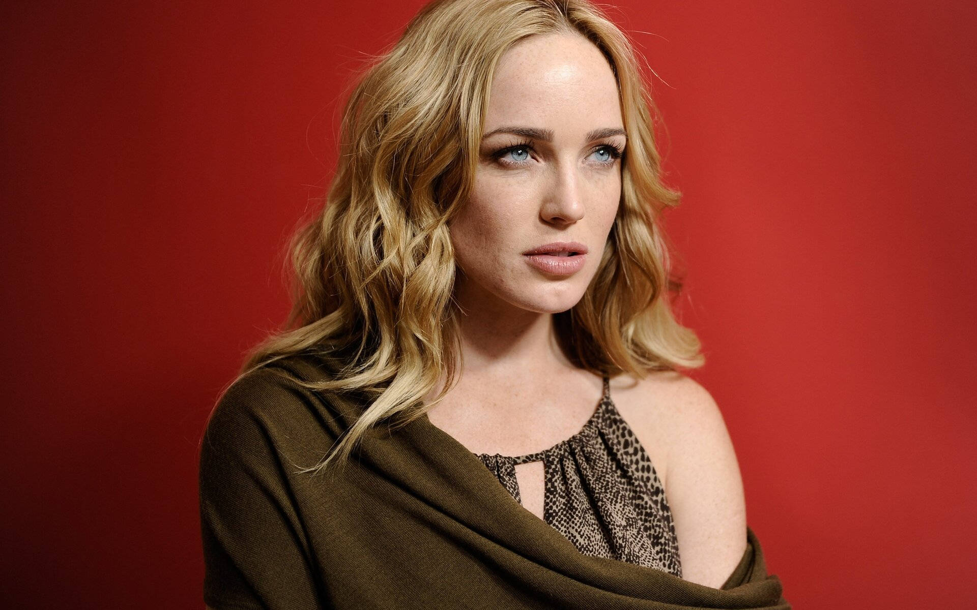 Caity Lotz Brown Outfit Wallpaper