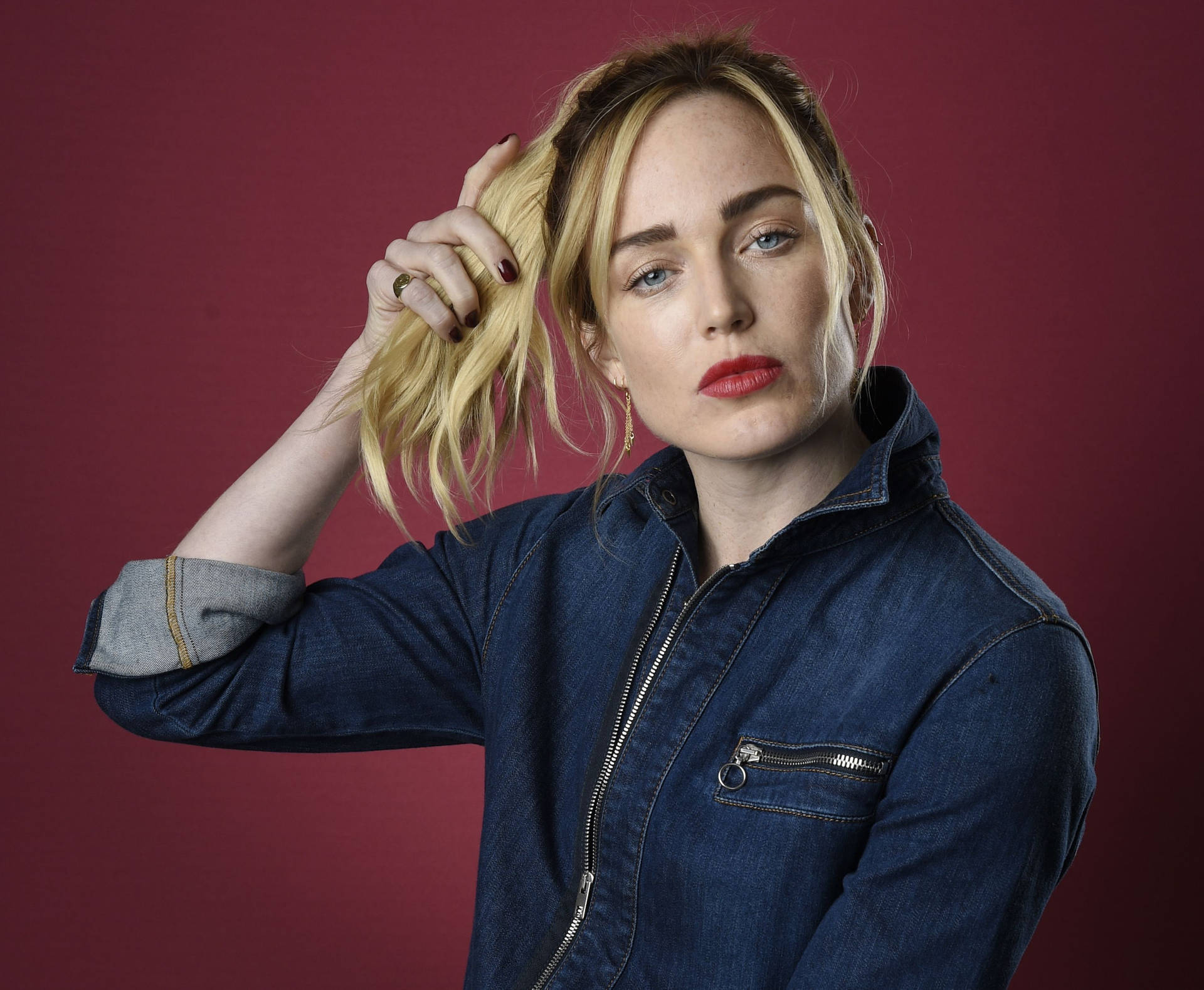 "Incredible shot of actress Caity Lotz capturing a serious expression" Wallpaper