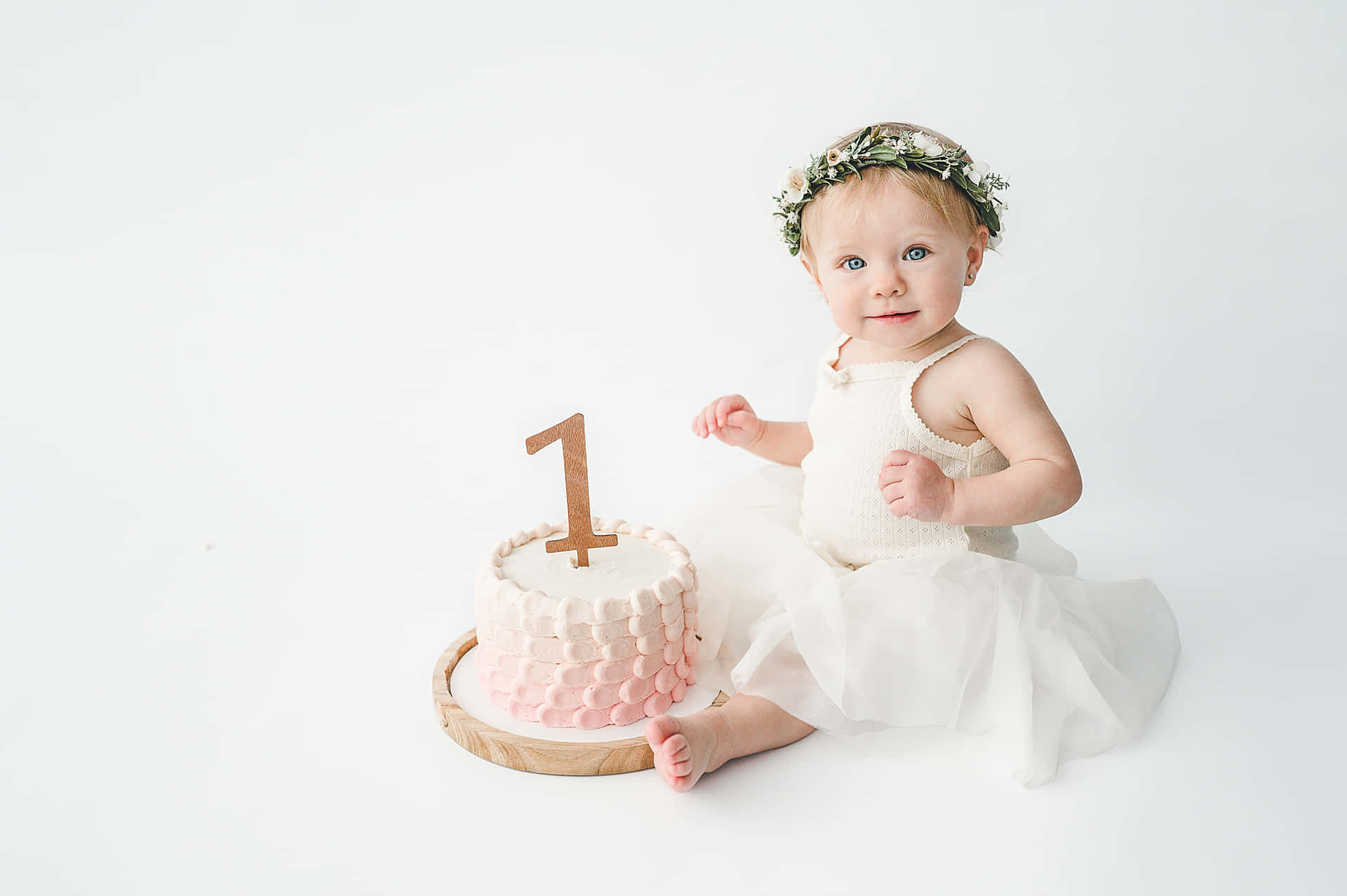 Fotografiadi Una Gioiosa Festa Di Compleanno Con Torta- Smash Cake