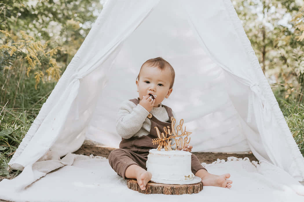 Fotodel Primo Compleanno Del Bambino Con La Torta Da Schiacciare