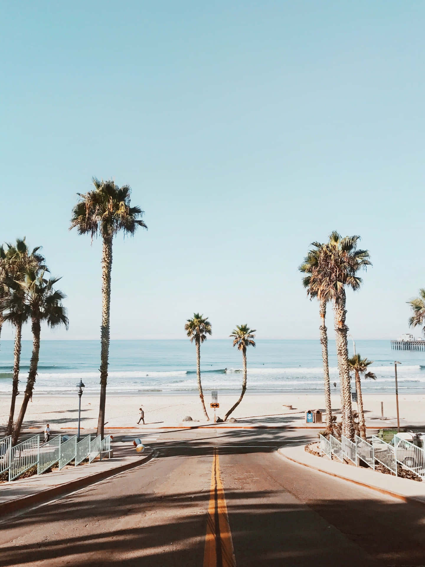 Enjoy the stunning California Aesthetic with its beautiful beaches, rolling hills and stunning sunsets. Wallpaper