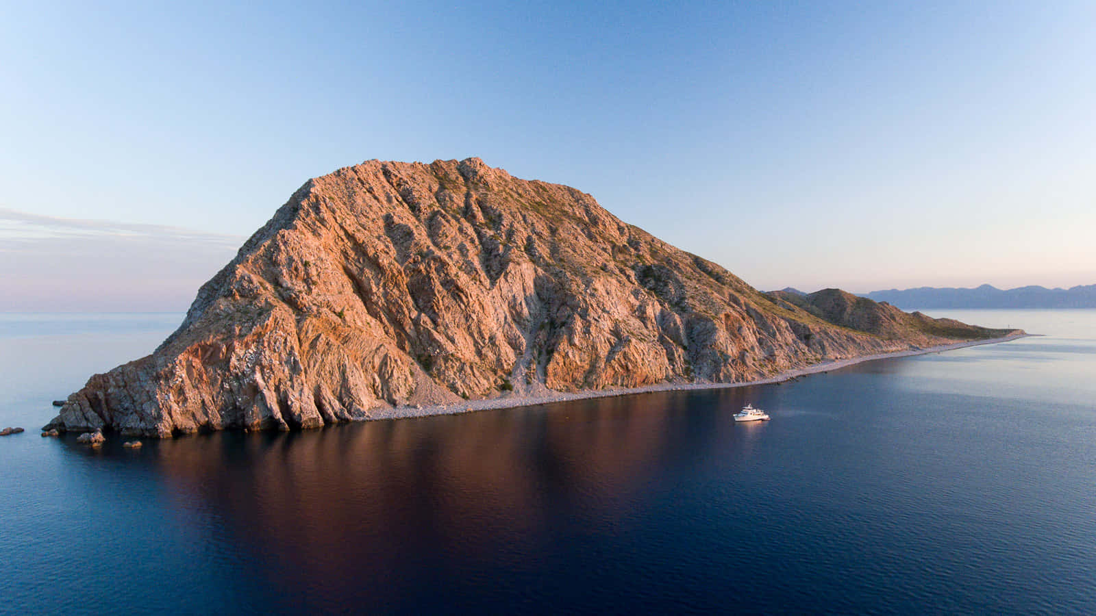 Breathtaking Scenic View of California Island Wallpaper