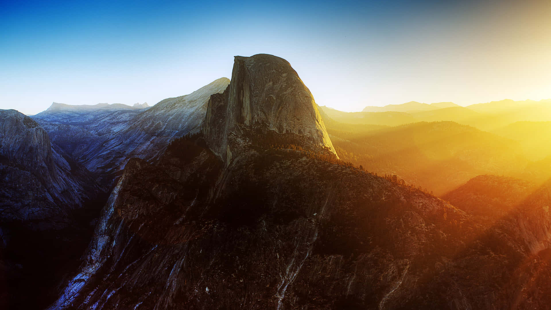 Oplev den majestætiske skønhed og friske luft fra Californiens bjerge Wallpaper