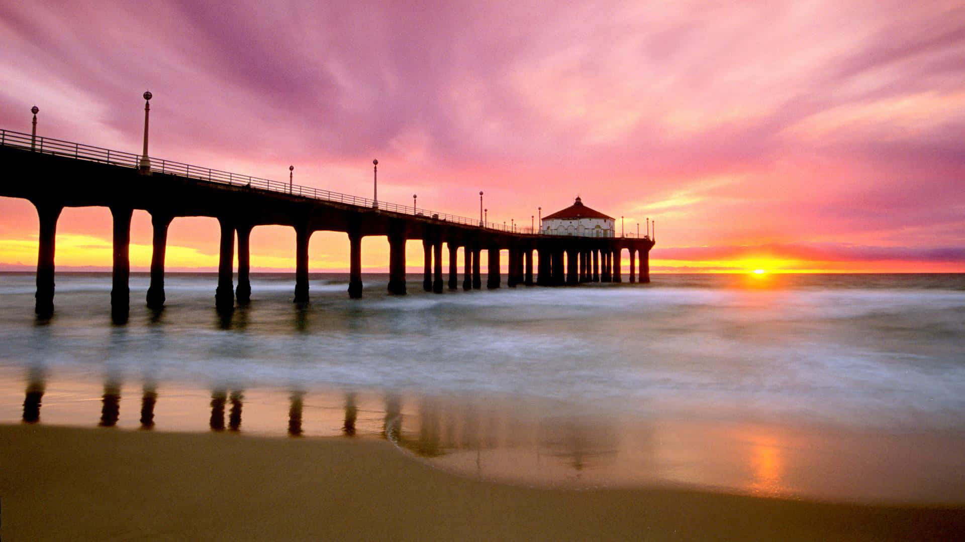 Umabela Vista Do Pôr Do Sol Em Uma Praia De Newport Beach, Califórnia.