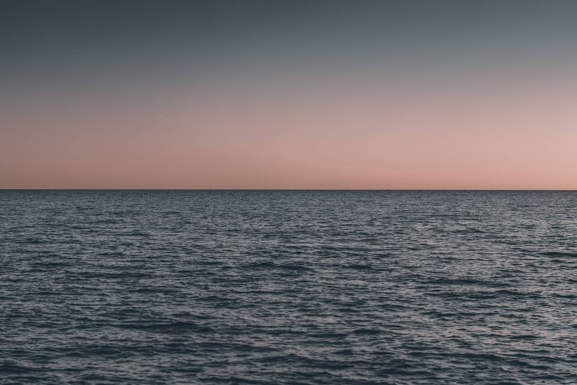 Calming Sea Horizon Wallpaper