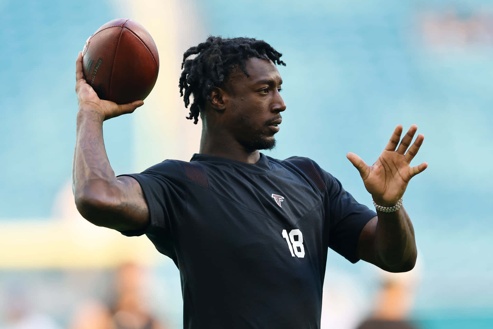 Calvin Ridley Warming Up Football Practice Wallpaper