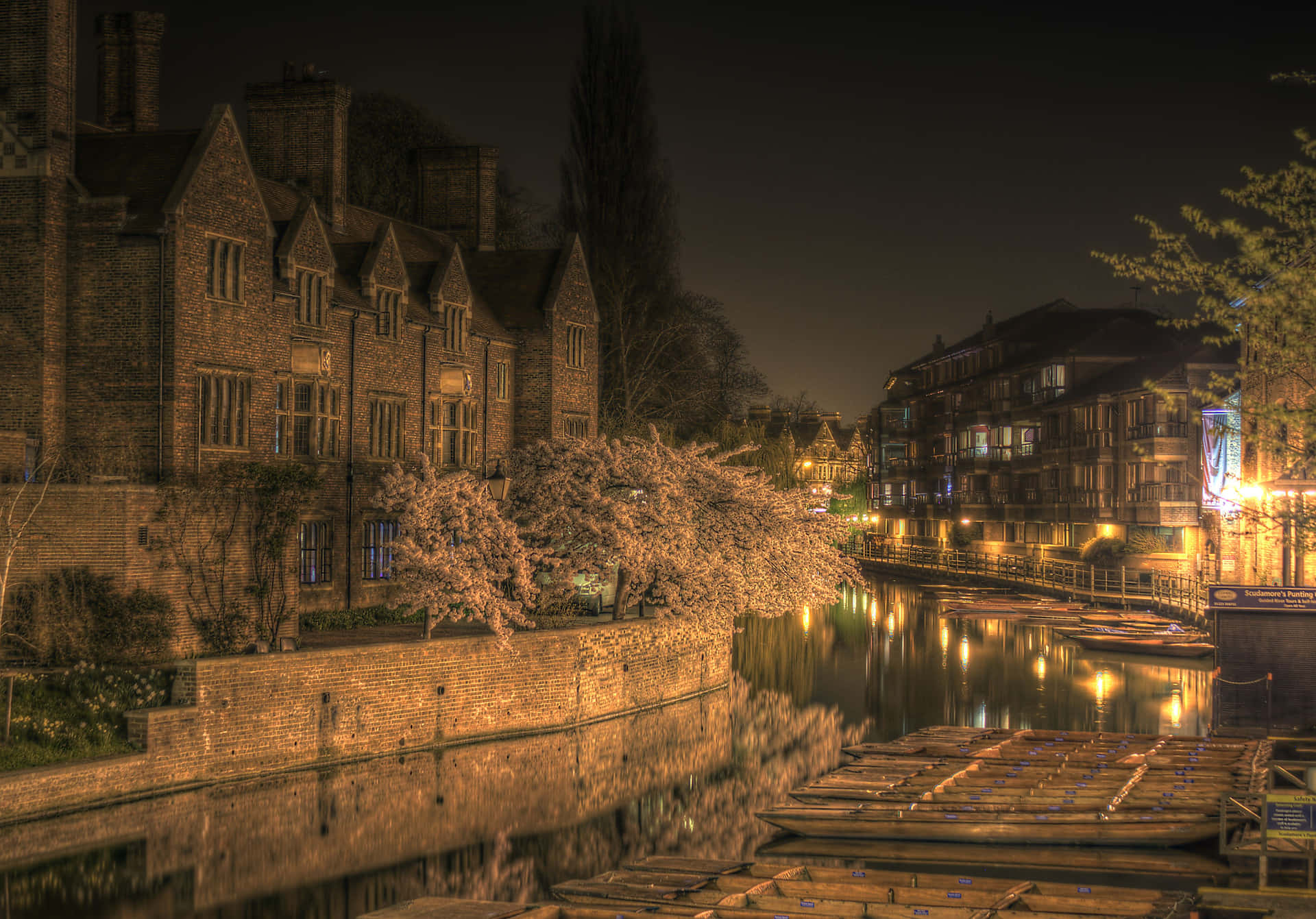 Illuminated Night view of Cambridge University Wallpaper