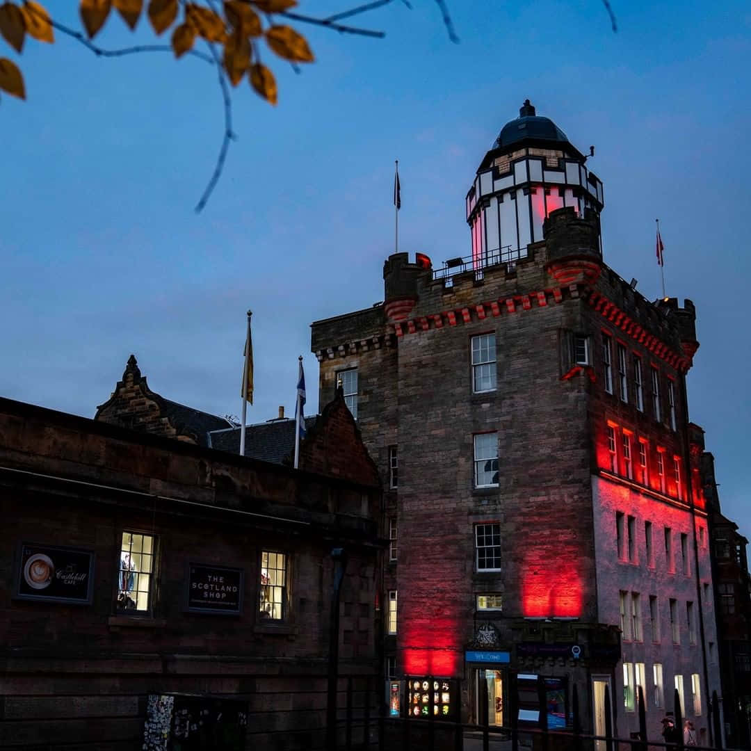 Camera Obscura Edinburghat Dusk Wallpaper