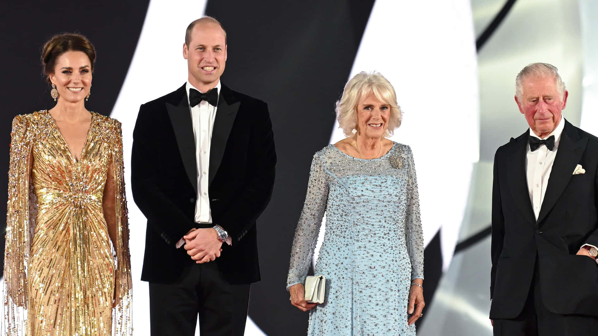 Camilla,duquesa De Cornwall, El Príncipe Carlos, El Príncipe William Y Catherine, Duquesa De Cambridge Sonriendo Juntos. Fondo de pantalla